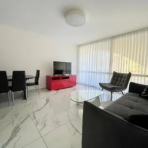  דירה דירת 4 חדרים, 2 מרפסות, 114 מר - קרוב לים